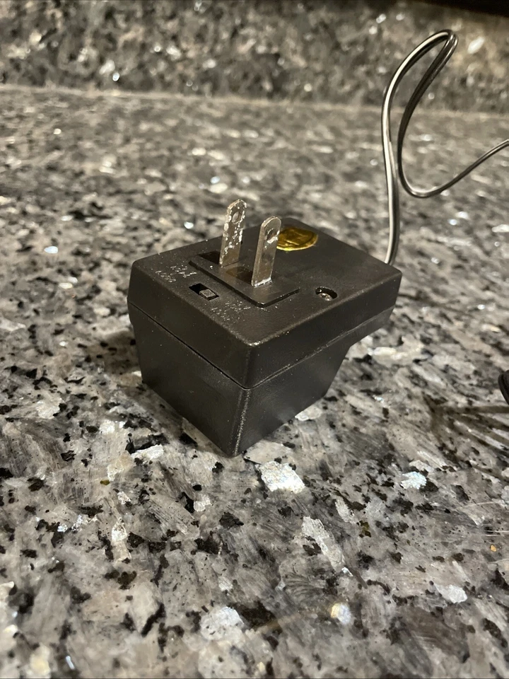 Trisonic TS-503B Universal 300ma AC/DC 6 Outputs Adaptor 3V 4.5V 6V 7.5V 9V 12V - Image 4 of 4