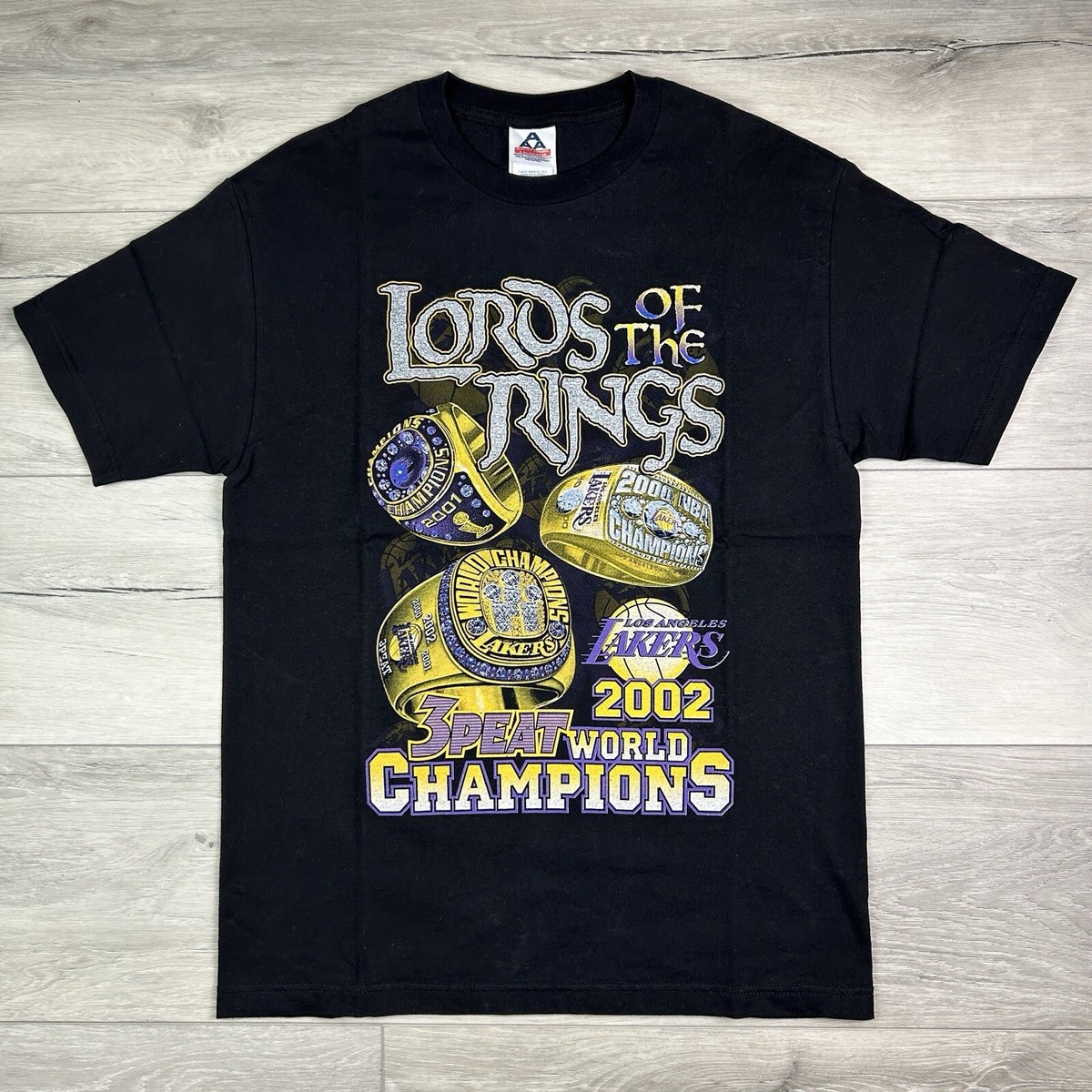 LAKERS 3PEAT NBA CHAMPIONS Tシャツ Vintage Delta Los Angeles Lakers 3 Peat Championship Black T