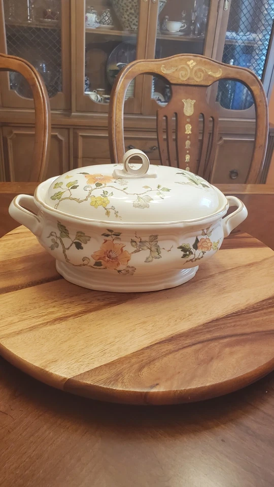 2.5 Quart Oval Covered Casserole Olde Tapestry by MIKASA Foto 2 de 4