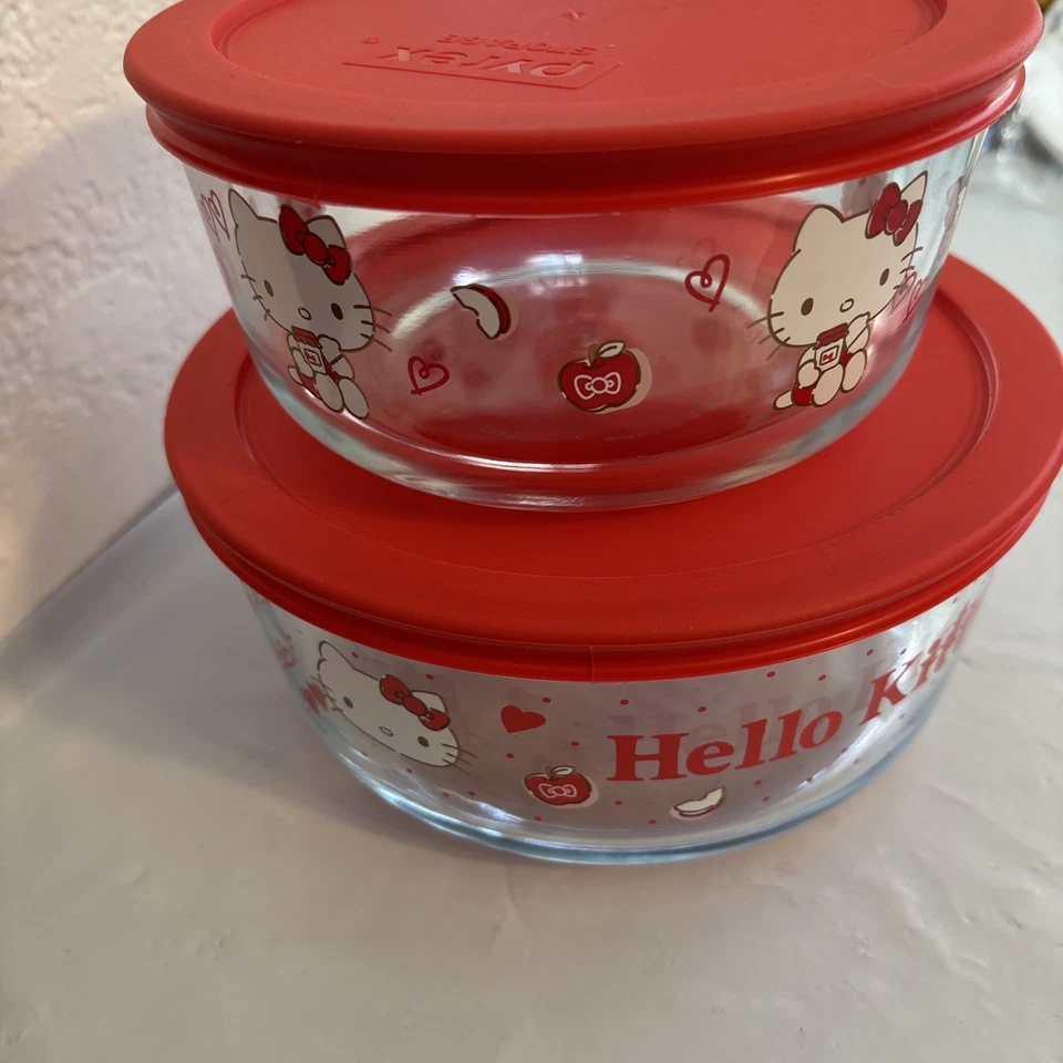 Pyrex Hello Kitty 4-Piece Decorated Glass Food Storage Set Collectors Edition - Image 2 of 4