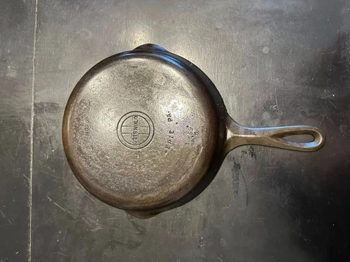 VINTAGE GRISWOLD NO.6 CAST IRON SKILLET SMALL LOGO 699K
