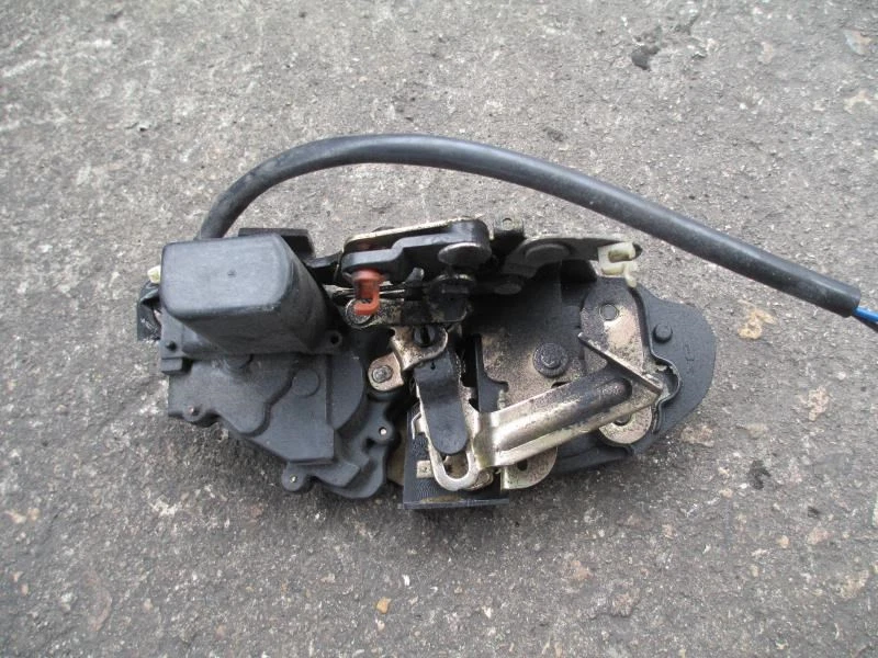 Привод дверного замка левый задний для водителя 2001 Kia Spectra - Изображение 2 из 2