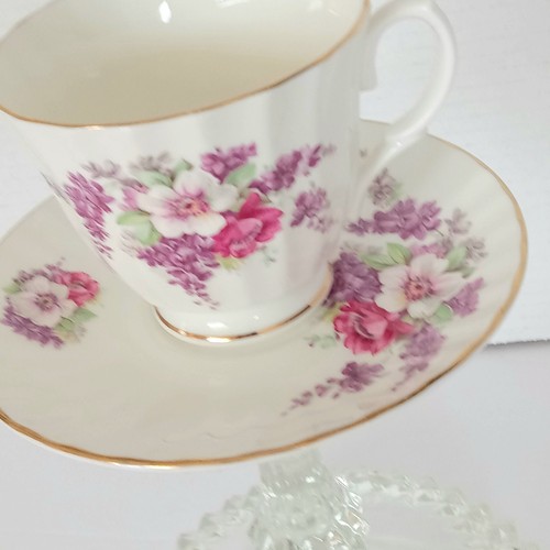 Mayfair Fine Bone China Fluted Lilacs and Floral Teacup and Saucer England - 第 3/9 張圖片