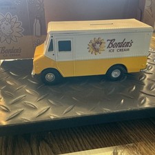 Ertl Borden  s Ice Cream Truck Die Cast Metal Locking Coin Bank With Original Box