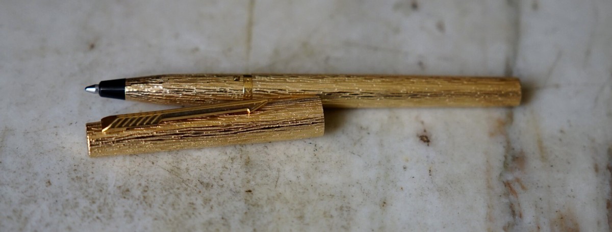 Stylo Roller Parker 105 Plaqué Or Finition écorce (bark) - Rare Et Splendide, Occasion