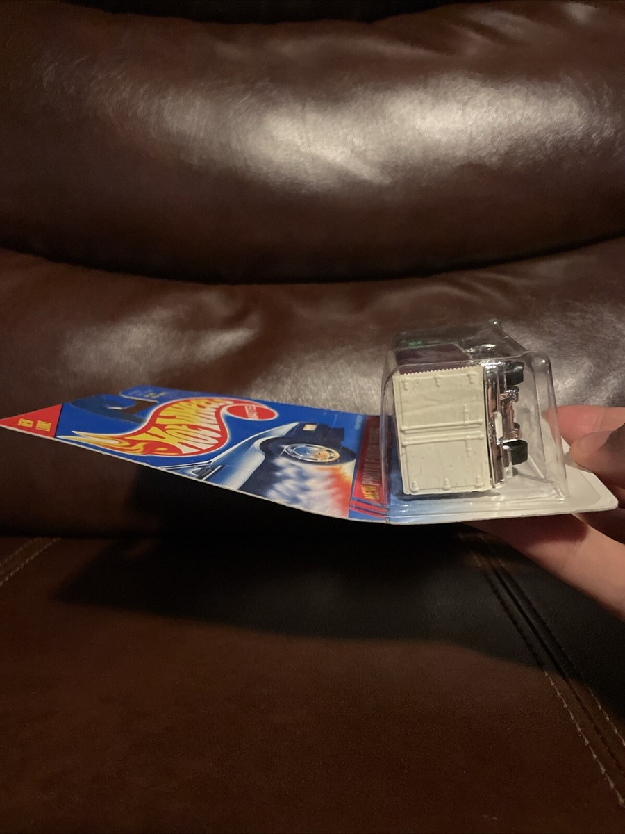 Vintage Hot Wheels Hiway Hauler New York Skyline Photo Finish