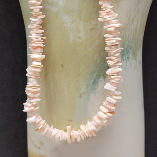 Vintage 1970s Chipped Puca Natural Peach/Pink Color Necklace 17 Inches - Picture 2 of 6