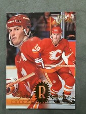 1994-95 Fleer Flair Hockey Gary Roberts Flames #28