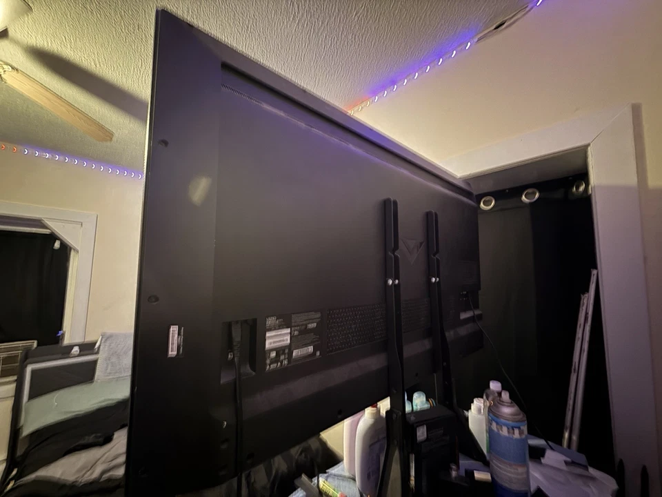 Smart TV VIZIO 50" Clase 4K UHD LED HDR - V4K50M-0809 Foto 3 de 4