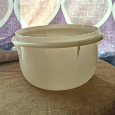 Tupperware White Round Plastic Food Storage C...