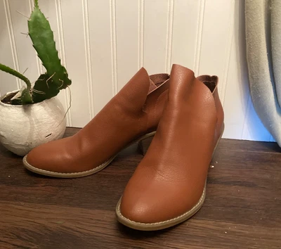 Women's Universal Thread Heel Booties Light Brown Size 9.5 - Image 1 of 4