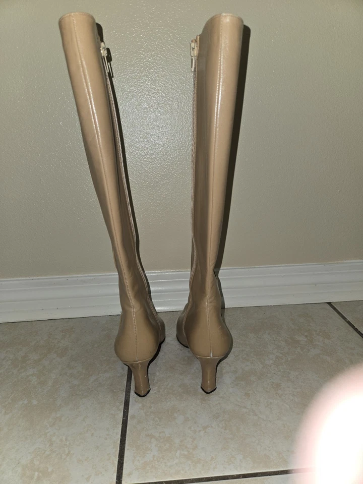 Botas hasta la rodilla Stuart Weitzman de cuero de becerro camel 7,5 hechas en España tacón de gatito Foto 2 de 4