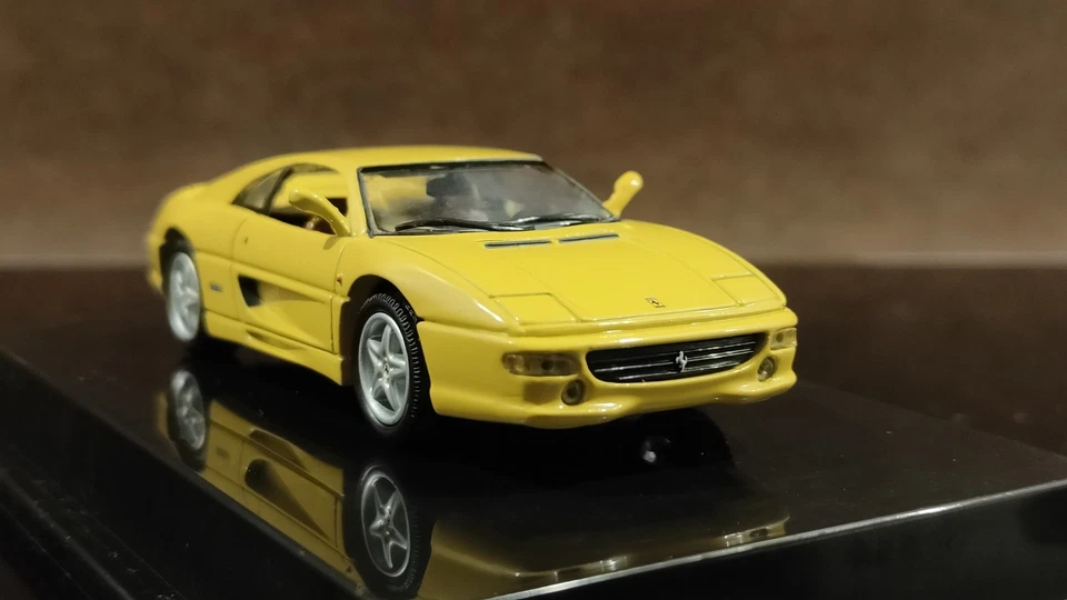Hot Wheels 1:43 Ferrari F355 Berlinetta Gialla – Modellino da Collezione auto - Immagine 3 di 3