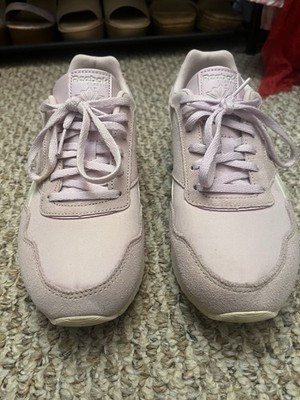Used women size 7 Reebok Pastel Purple Suede  Classic style￼