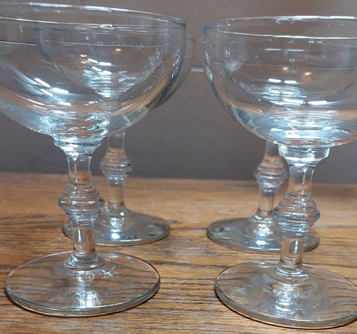 Set of (4) crystal 4.5" champagne glasses - Picture 3 of 9