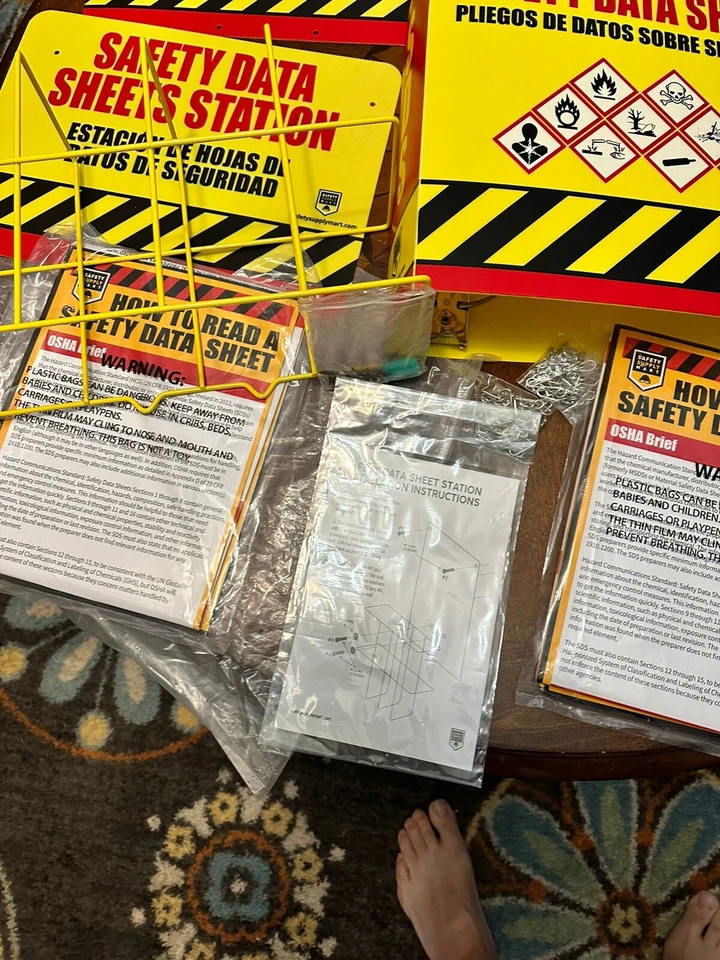 2 Stazioni SDS a Parete con Raccoglitore Schede Dati di Sicurezza con Display Cartelli "3 Ring" - Immagine 4 di 4