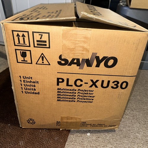 Sanyo PLC-XU30 Pro XtraX Multiverse Projector W/ Org Box, Manual, Remote + - Picture 23 of 24