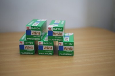 5X 120 Film Fujichrome Velvia 50 Daylight Professional - Rare