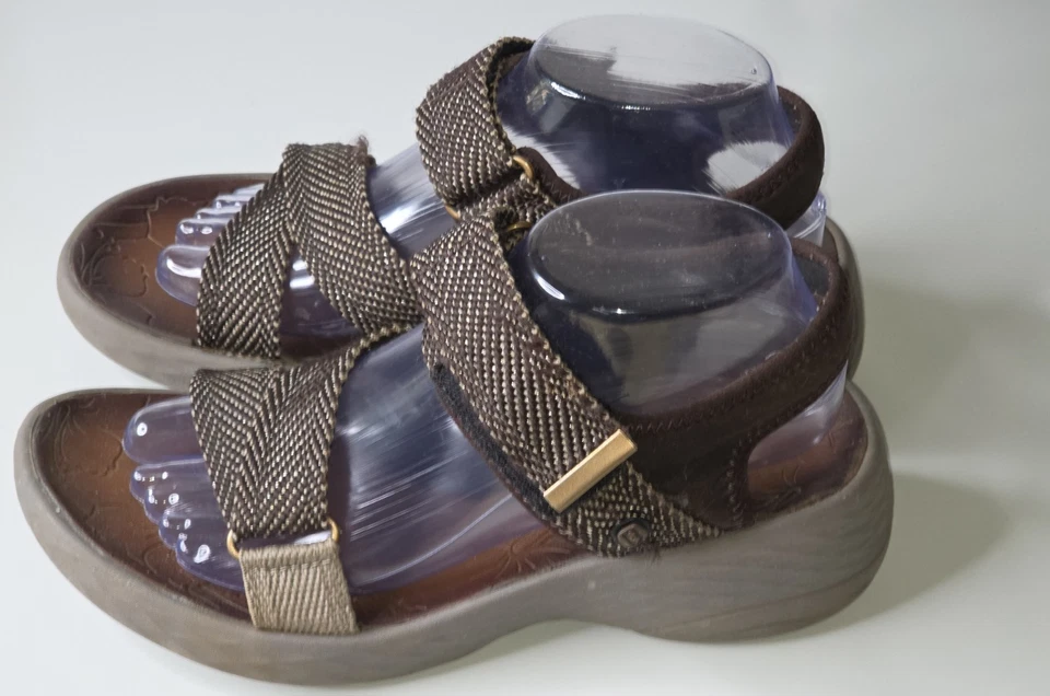 Zapatos BZees Mujer Talla 9.5M Marrón JIVE Sandalias Mary Jane Cuña Vegano Punta Abierta Foto 2 de 4