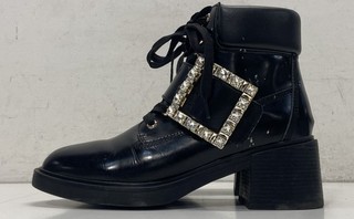 Roger Vivier Viv' Rangers Strass Buckle Black Patent Leather Boots Size 39