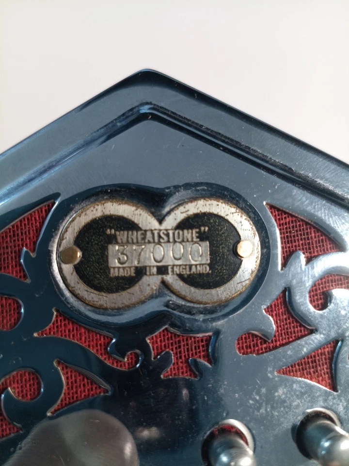 ⭐ Concertina inglesa Wheatstone 48 teclas con extremos metálicos #37000 con estuche original ⭐ Foto 4 de 4