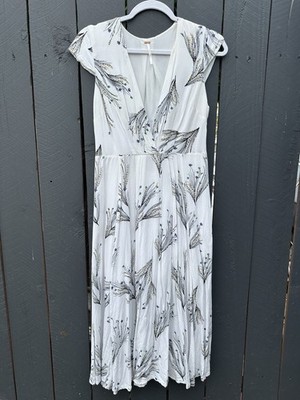 Free People Boho White Midi Dress Floral Deep V-Neckline Size 4