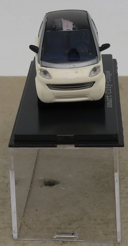 Occasione Busch Ho 1/87 Smart City Coupé Bianco Crema/Grigio Chiaro IN Box - Immagine 2 di 4