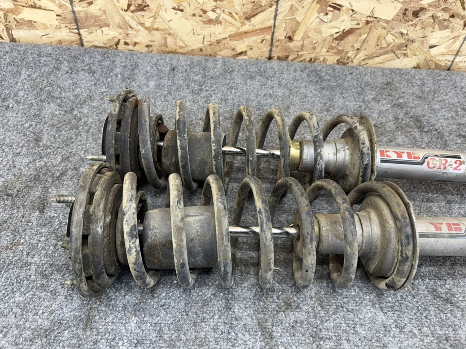 TOYOTA SUPRA MK3 1986-1988 REAR LEFT & RIGHT STRUT SHOCK ABSORBER KYB SET - Image 4 of 4