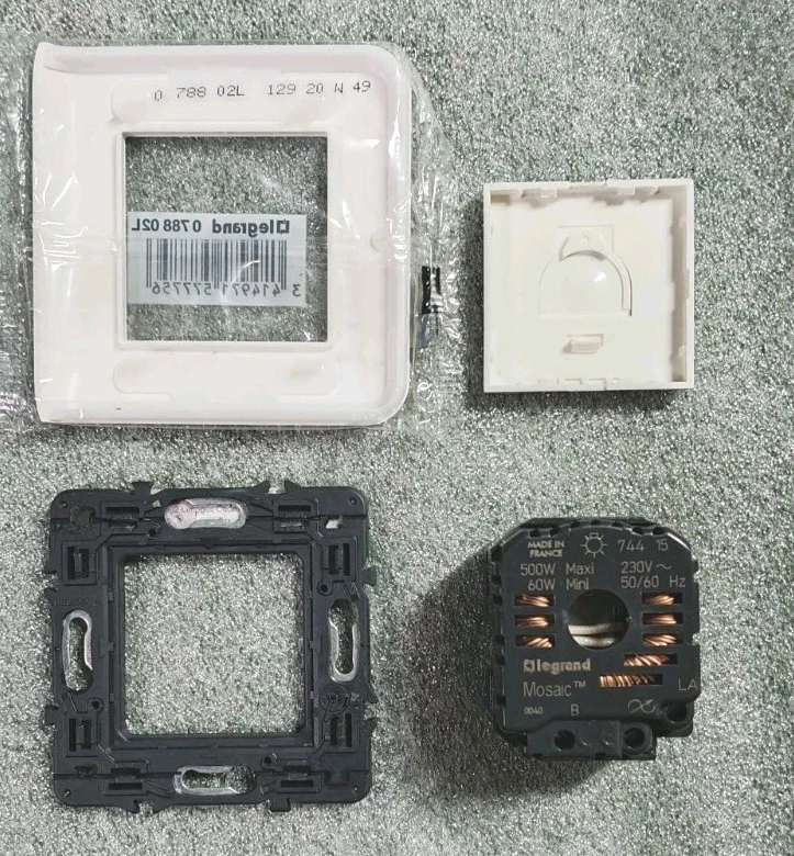 - LEGRAND MOSAIC 45 variateur Variapush 500w  74415 - 744 15  - Photo 3/4
