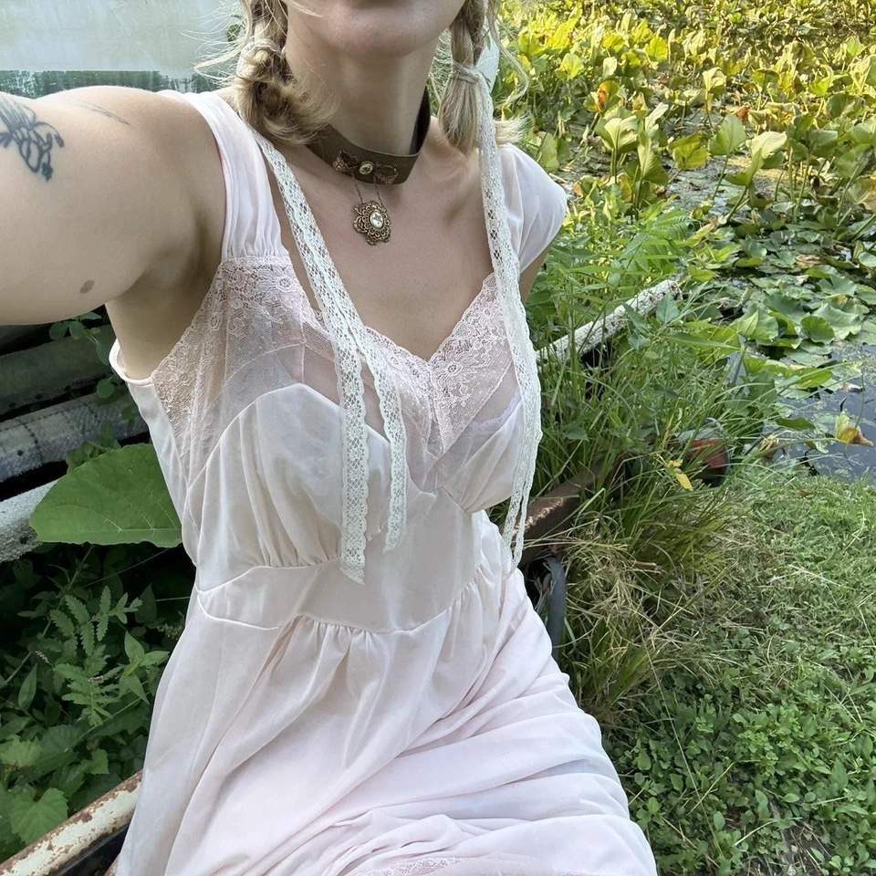 50's Pastel Pink Lace Nightgown - Image 2 of 4