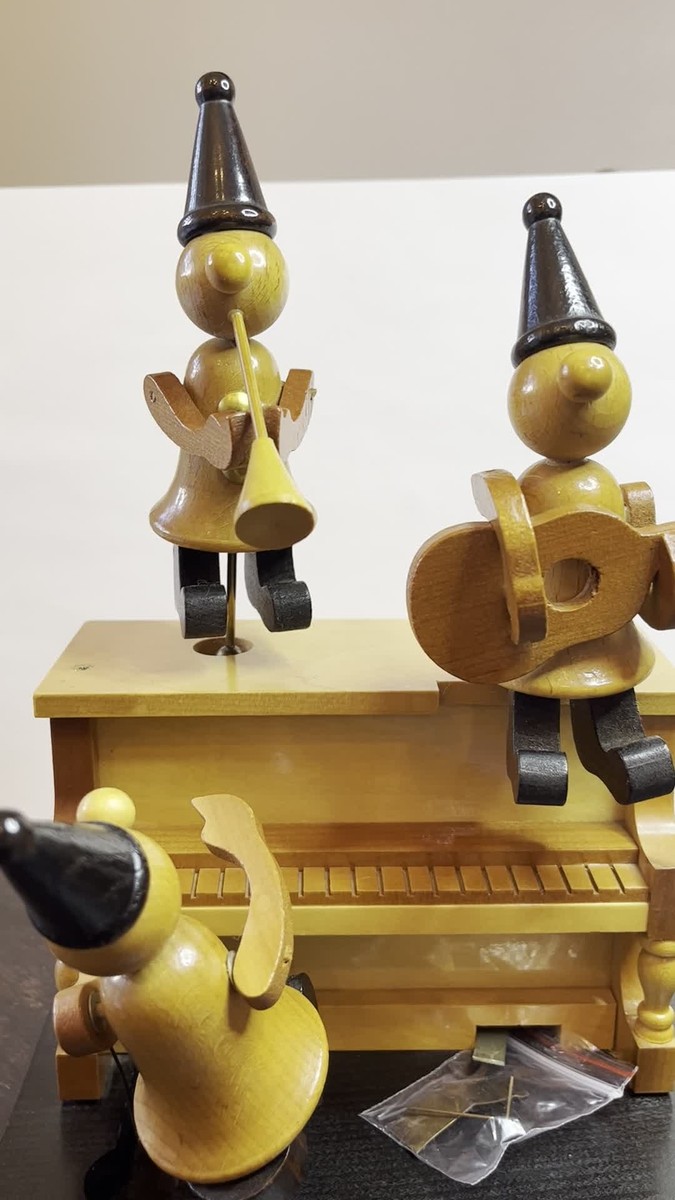 Vintage Sankyo Karakuri Doll Wood Music Box Musicians on Piano The