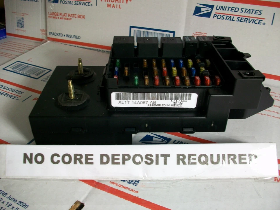 Caja de fusibles interior Lincoln Navigator reconstruida XL1T-14A067-AB 1999 00 2001 1 Foto 3 de 4