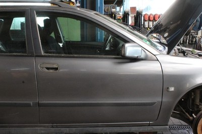 TÜR Vorn Rechts Volvo V40 1.8 V Farbe Titanium Grau ( 347 ) Kombi