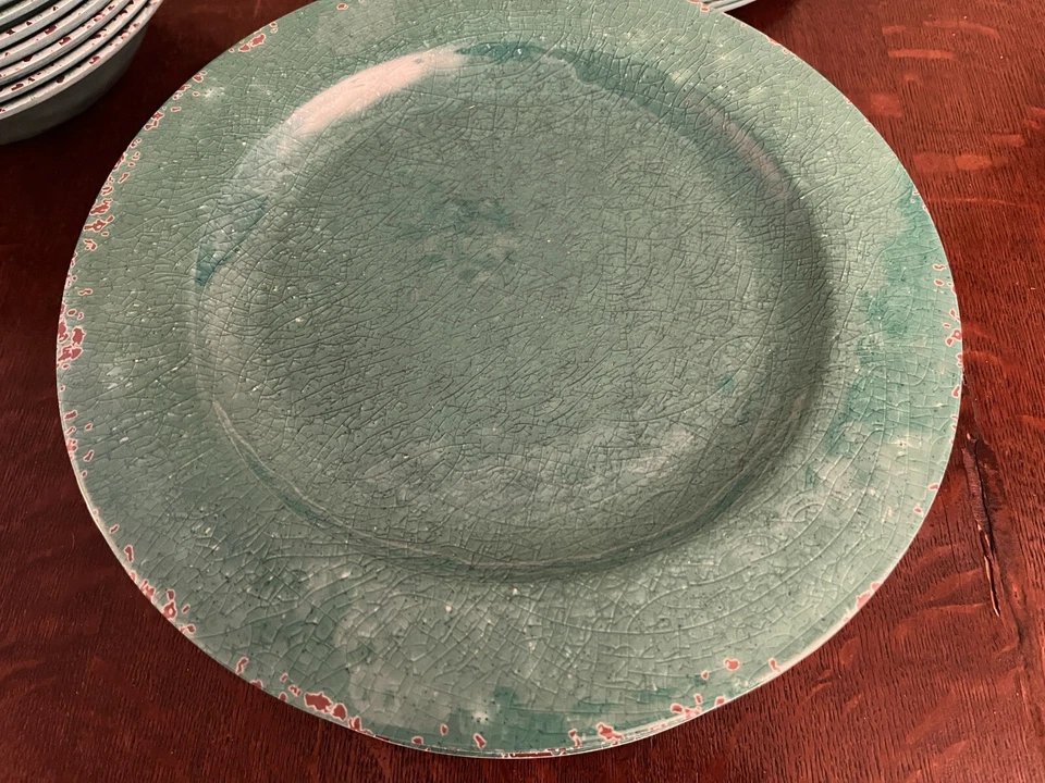 8 settings LAURIE GATES Melamine Dinnerware Set 24 Piece Green - Image 2 of 4