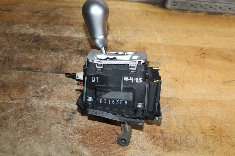 Chrysler Crossfire Shifter With Knob Gear Floor Shifter Shift Knob OEM 2004-2008 - Image 2 of 4