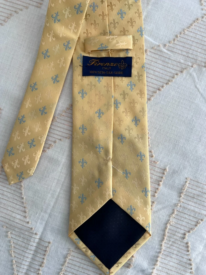 Corbata Firenze Italia Fleur de Lys 100% Seda Amarillo Azul Hecha en Italia Foto 3 de 4