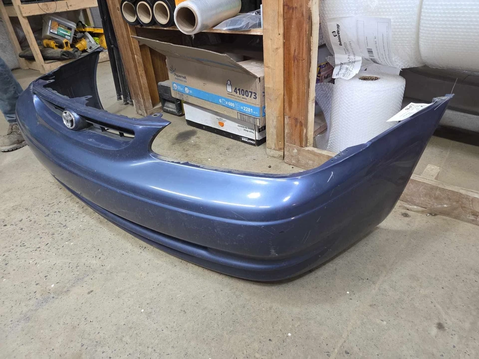 99 TOYOTA COROLLA Front Bumper W/ Grille Blue Pearl - Image 3 of 4