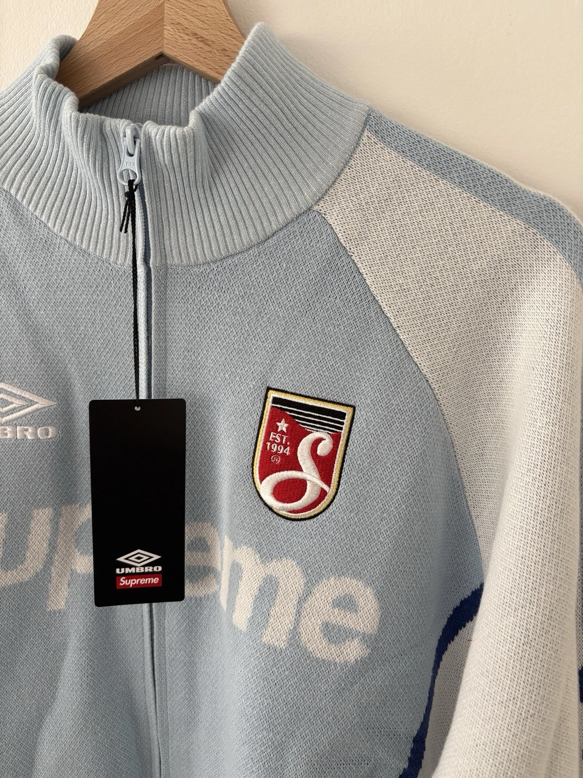 Pull zippé Supreme/Umbro bleu clair taille M commande confirmée