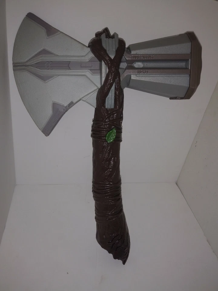 MARVEL THOR STORMBREAKER HACHA ENCANTADA con sonido de trueno FX; Vengadores  Foto 2 de 4