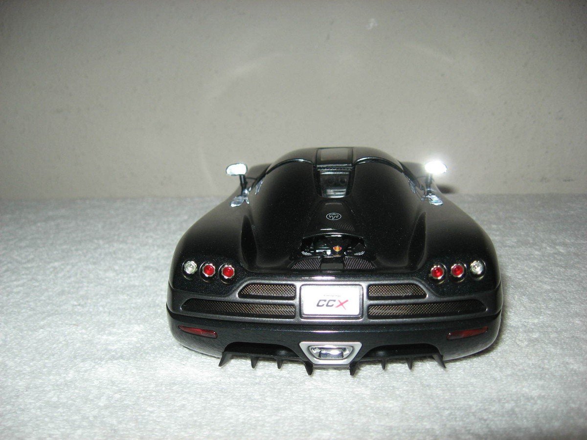 CCX KOENIGSEGG 1:18 AUTOART OPENING HOOD, DOORS & ENGINE COVER, HQ