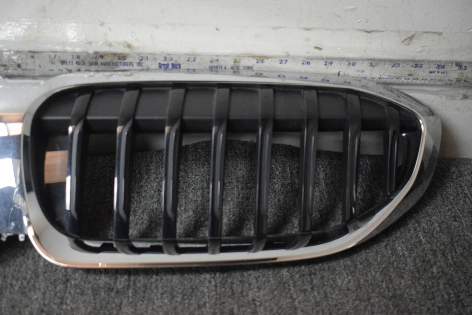 Оригинальная передняя решетка для BMW 3 серии M3 340i 2019-2021 годов выпуска  - Изображение 3 из 4