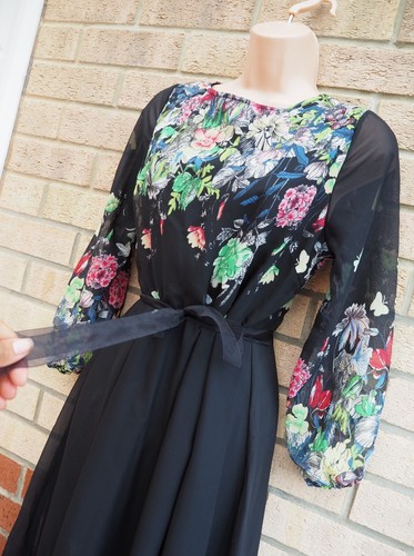 VESTIDO SKATER NEGRO MULTICOLOR FLORAL CHIFÓN MANGA LARGA MUY MIDI 8 S - Imagen 6 de 7