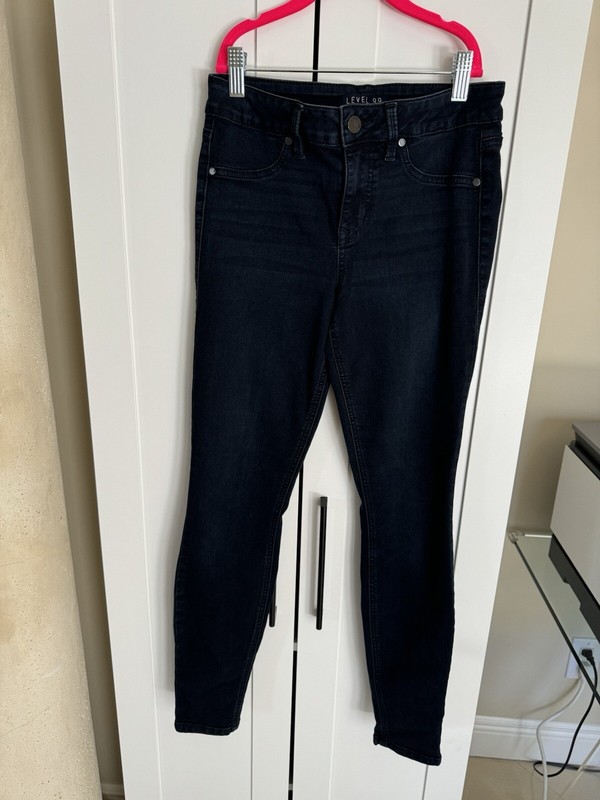 Level 99 Skinny Jeans Size 28
