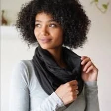 BEYOND YOGA Women’s Pocket Infinity Scarf in Black One Size