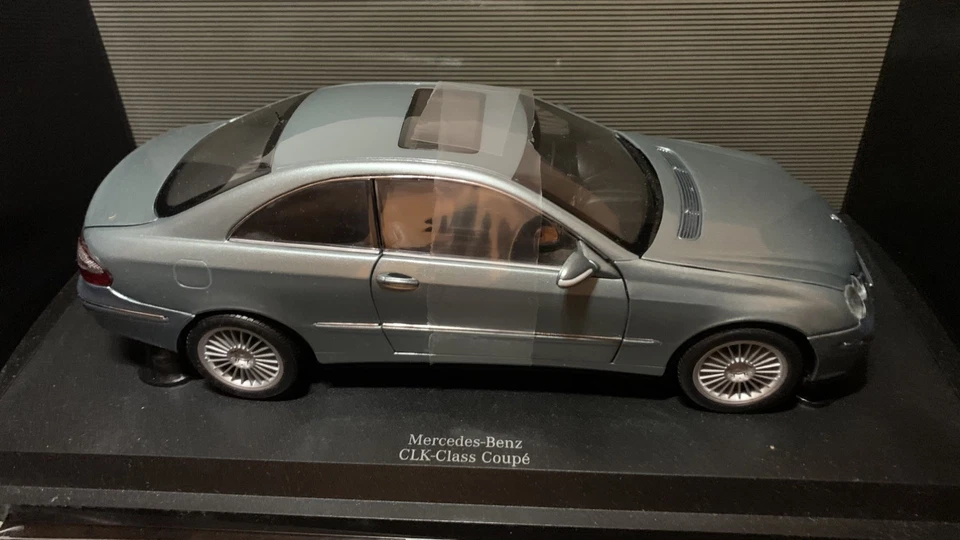 Kyosho 1/18 Scale Mercedes Benz CLK Class Coupe Light Green  - Image 3 of 4