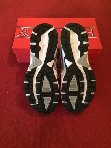 Women"s Nike Tennis Shoes, Size 6.5, White, Very Clean Excellent Condition - Picture 6 of 9