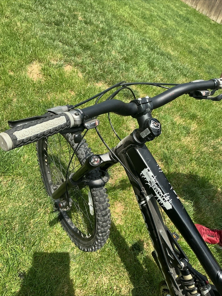 Bicicleta de Montaña MTB 21 Velocidades Bicicleta Freno de Disco Suspensión Asiento Ajustable, 26" Foto 2 de 4