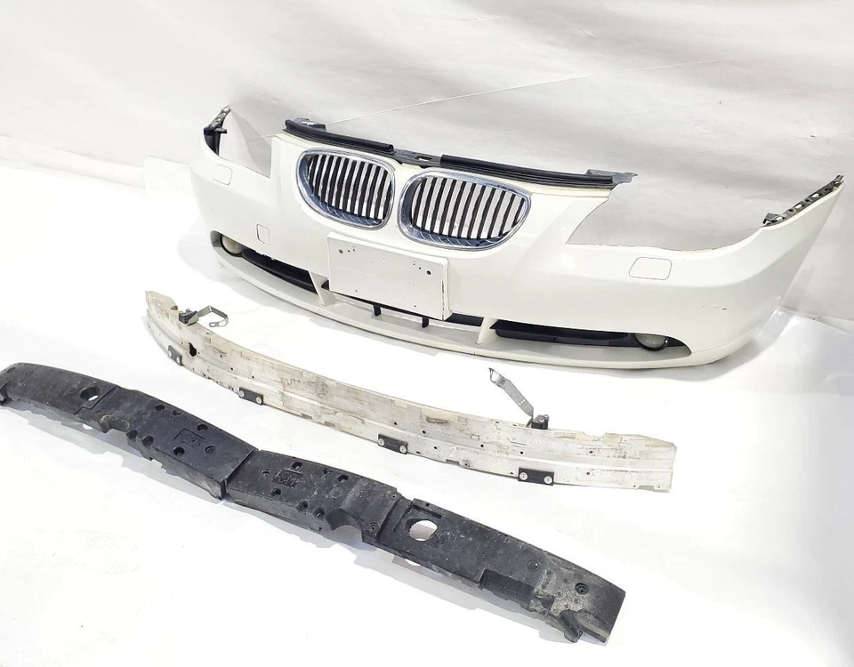 2004 2005 2006 2007 BMW 525I OEM para-choque dianteiro branco tem alguns arranhões - Imagem 3 de 4
