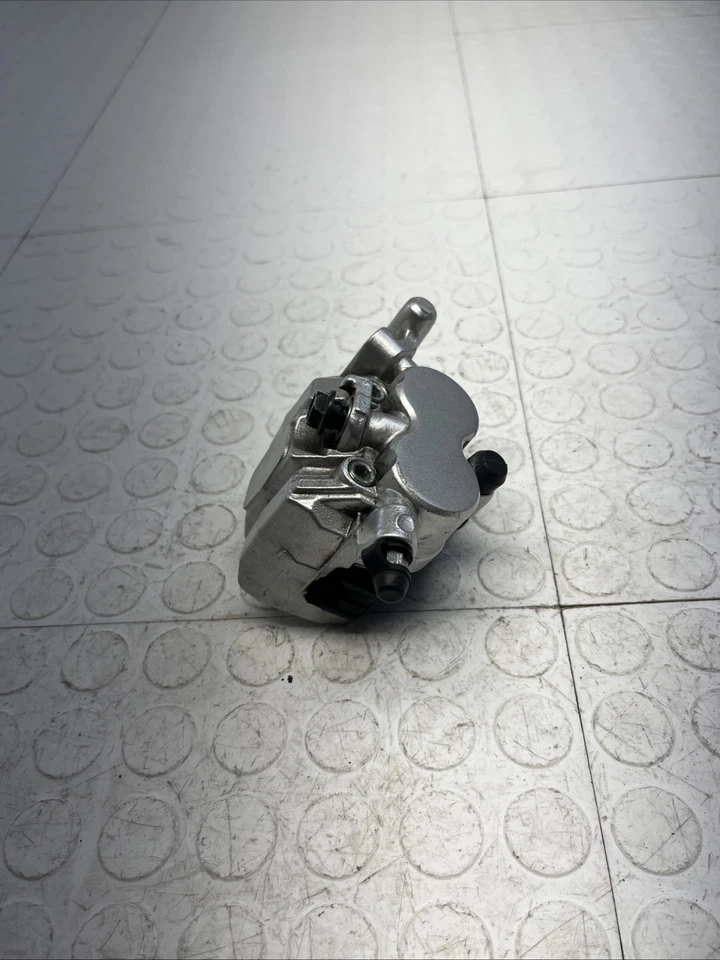 川崎忍者 250R 前刹车卡钳 EX250 带垫 原始设备制造商 2004 - 2012 年 原始设备制造商 — 第 4/4 张图片