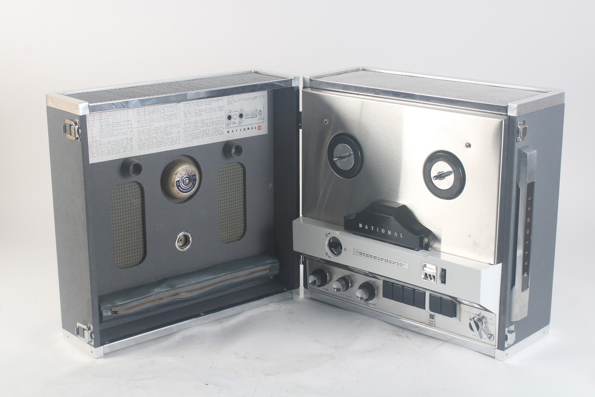 National RS-772 Stereo 4 Track Tape Recorder With 2x Mics and Box
